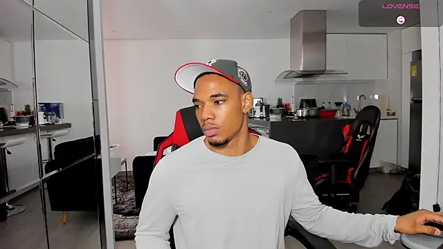 Snapshot of TROYWESLY- chatting on 11.06.25 TROYWESLY- online show from 11.06.25