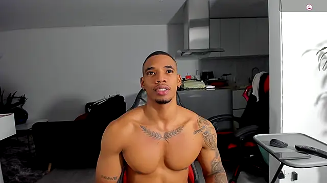 Snapshot of TROYWESLY- chatting on 11.19.25 TROYWESLY- online show from 11.19.25