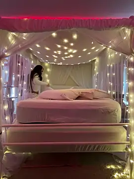 18petitewhitegirl online show from 02.20.25