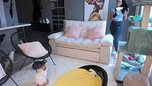 Roussmariehenao online show from 09.17.25