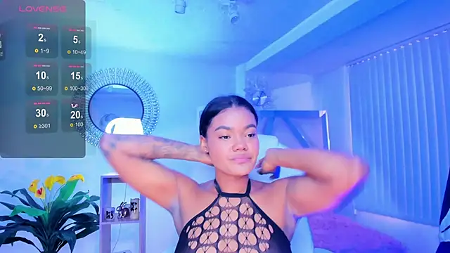 Snapshot of madisson_davon chatting on 12.21.24 madisson davon online show from 12.21.24