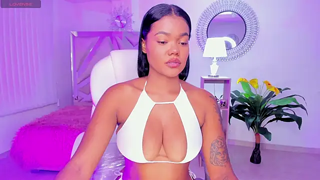 Snapshot of madisson_davon chatting on 12.23.24 madisson davon online show from 12.23.24