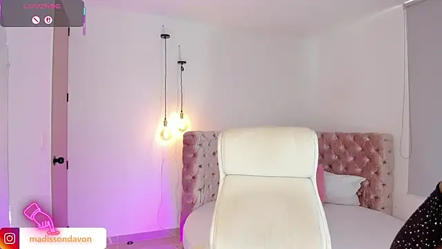 Snapshot of madisson_davon chatting on 10.02.25 madisson davon online show from 10.02.25