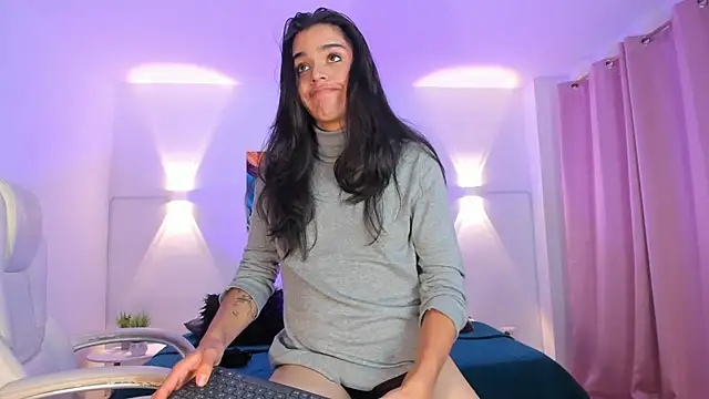 Snapshot of NoahCasstro chatting on 01.07.25 NoahCasstro online show from 01.07.25