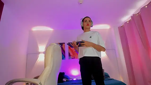 Snapshot of NoahCasstro chatting on 01.11.25 NoahCasstro online show from 01.11.25