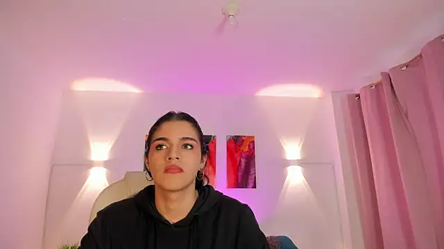 Snapshot of NoahCasstro chatting on 02.11.25 NoahCasstro online show from 02.11.25