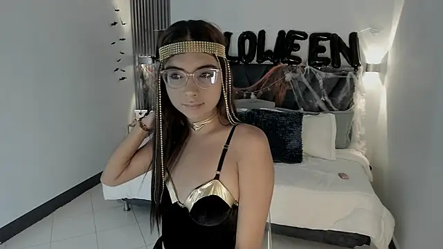 sara saenz99 online show from 10.31.25