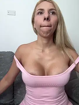 DollMagguie online show from 03.21.25