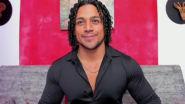 Snapshot of MikeEstevess chatting on 12.23.24 MikeEstevess online show from 12.23.24