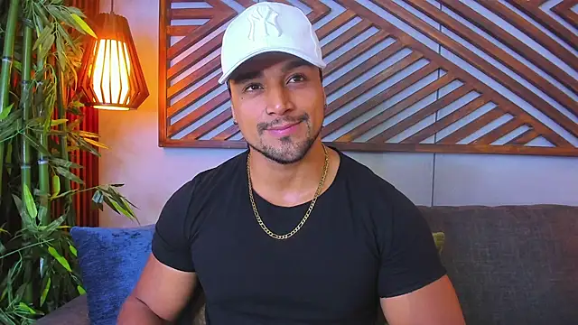 Snapshot of MikeEstevess chatting on 01.24.25 MikeEstevess online show from 01.24.25