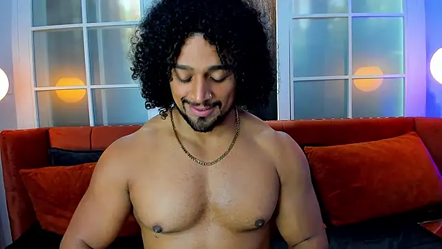 Snapshot of MikeEstevess chatting on 02.08.25 MikeEstevess online show from 02.08.25