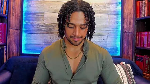 Snapshot of MikeEstevess chatting on 02.16.25 MikeEstevess online show from 02.16.25