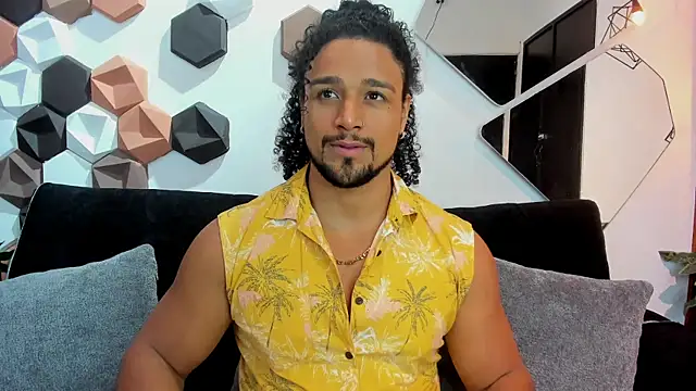 Snapshot of MikeEstevess chatting on 03.08.25 MikeEstevess online show from 03.08.25