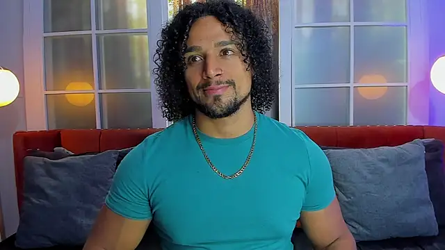 Snapshot of MikeEstevess chatting on 03.18.25 MikeEstevess online show from 03.18.25