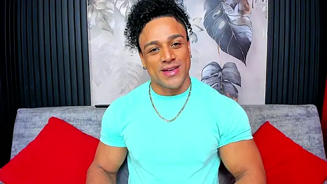 Snapshot of MikeEstevess chatting on 09.18.25 MikeEstevess online show from 09.18.25