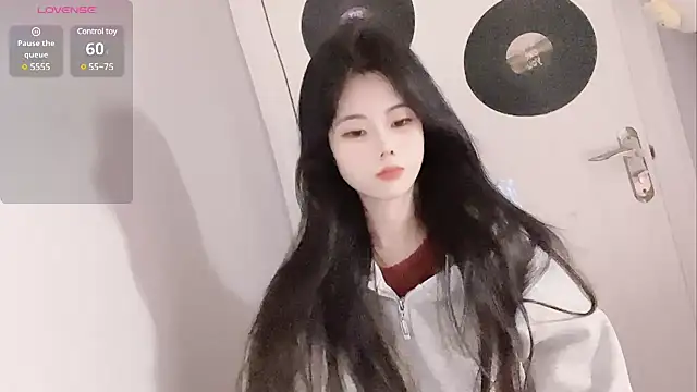 Qedgjwyz1 online show from 02.06.25