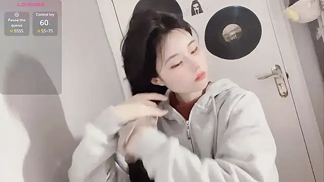 Qedgjwyz1 online show from 02.13.25