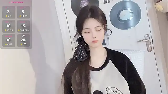 Qedgjwyz1 online show from 02.17.25