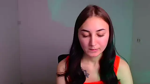 Snapshot of Jennifer_Blum chatting on 12.28.24 Jennifer Blum online show from 12.28.24