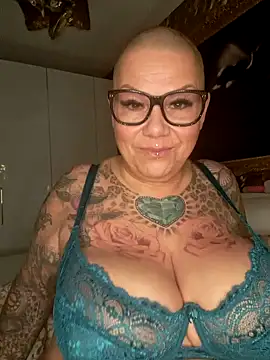 Snapshot of gepiercte_nippel chatting on 12.23.24 gepiercte nippel online show from 12.23.24