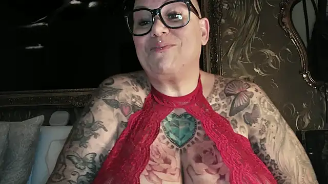 Snapshot of gepiercte_nippel chatting on 01.05.25 gepiercte nippel online show from 01.05.25