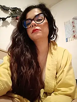 Snapshot of Saturnia_Yvonne chatting on 03.08.25 Saturnia Yvonne online show from 03.08.25