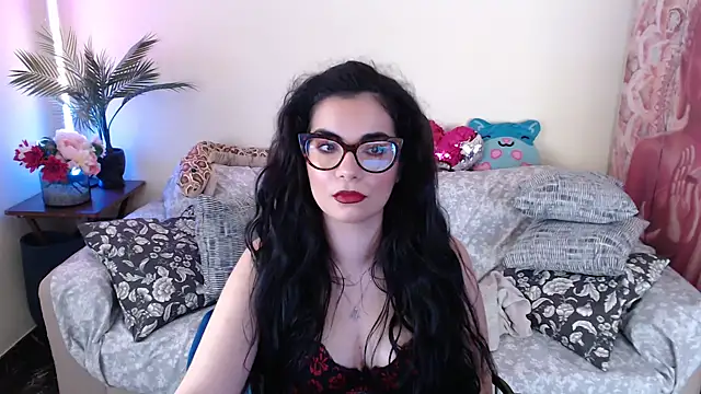 Snapshot of Saturnia_Yvonne chatting on 10.04.25 Saturnia Yvonne online show from 10.04.25