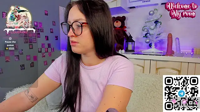 Snapshot of Kruela_Eva chatting on 12.30.24 Kruela Eva online show from 12.30.24