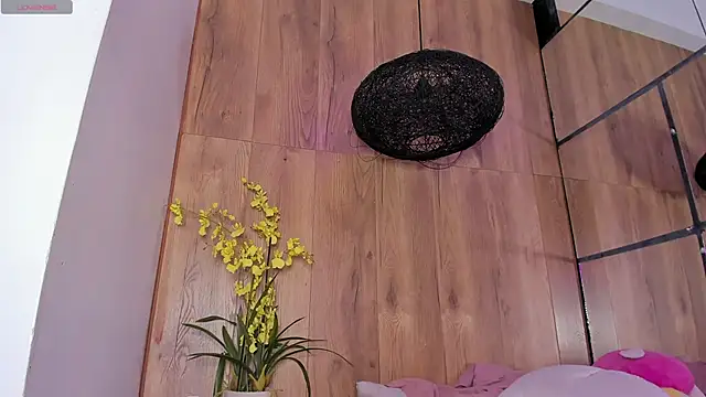  LittleLia online show from 01.08.25