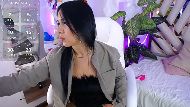 Snapshot of Camille_jhonson chatting on 10.15.25 Camille jhonson online show from 10.15.25