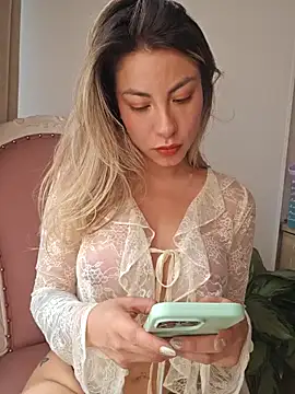 Karen San Miguel online show from 02.04.25