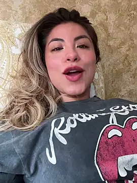 Karen San Miguel online show from 02.05.25