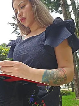 Karen San Miguel online show from 03.11.25