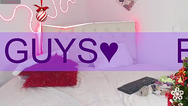 Snapshot of UniversitygirlQS chatting on 12.21.24 UniversitygirlQS online show from 12.21.24