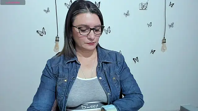 Snapshot of Amie_Adams82_ chatting on 11.11.25 Amie Adams82 online show from 11.11.25