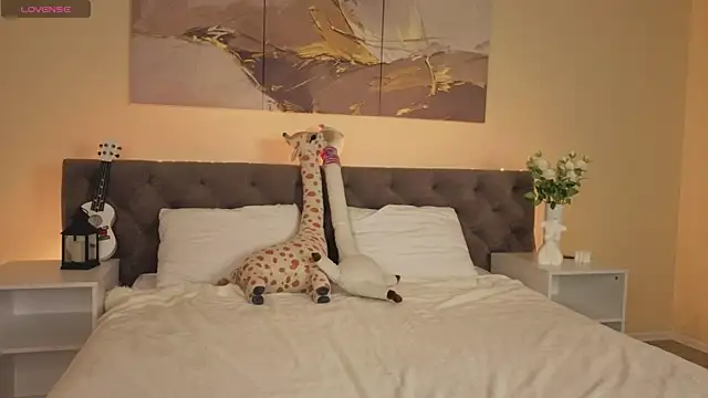 Snapshot of Ariella_Sol chatting on 11.09.25 Ariella Sol online show from 11.09.25