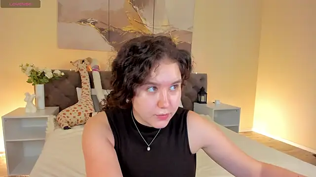 Snapshot of Ariella_Sol chatting on 06.05.26 Ariella Sol online show from 06.05.26