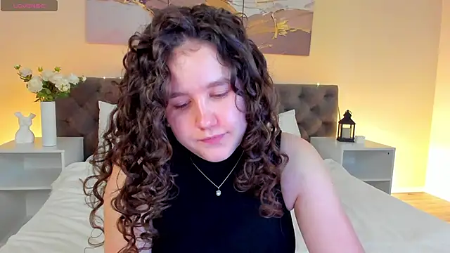 Snapshot of Ariella_Sol chatting on 06.14.26 Ariella Sol online show from 06.14.26