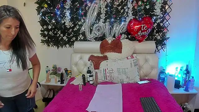 Snapshot of any_mour chatting on 03.19.25 any mour online show from 03.19.25