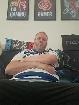 Snapshot of ShyBoy1982 chatting on 10.19.25 ShyBoy1982 online show from 10.19.25