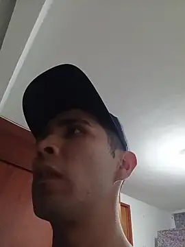 Snapshot of jperezofficial1 chatting on 11.28.25 jperezofficial1 online show from 11.28.25