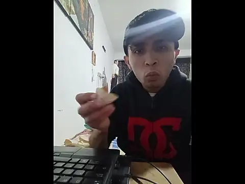 Snapshot of jperezofficial1 chatting on 11.29.25 jperezofficial1 online show from 11.29.25