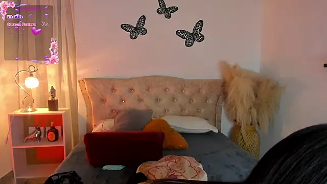 Sarahballiston  online show from 09.09.25