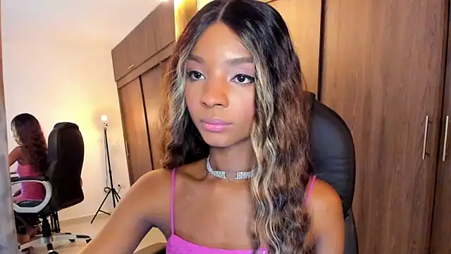 alikahouston4 online show from 02.15.25