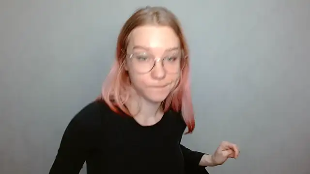 Snapshot of cindi_hot chatting on 12.15.24 cindi hot online show from 12.15.24