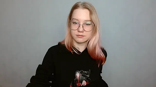 Snapshot of cindi_hot chatting on 12.24.24 cindi hot online show from 12.24.24