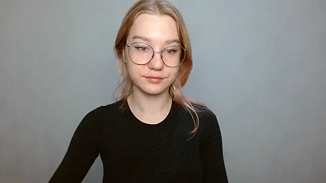 Snapshot of cindi_hot chatting on 12.29.24 cindi hot online show from 12.29.24