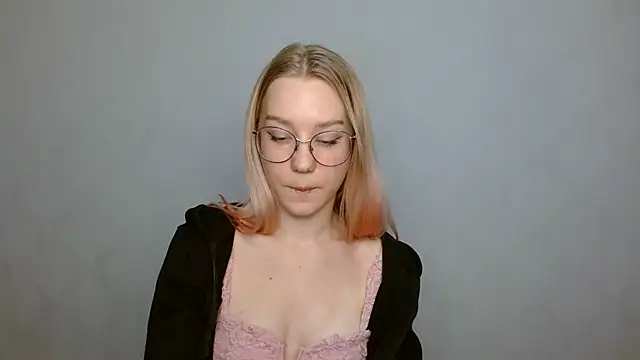 Snapshot of cindi_hot chatting on 01.04.25 cindi hot online show from 01.04.25