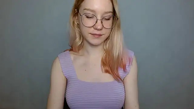 Snapshot of cindi_hot chatting on 01.10.25 cindi hot online show from 01.10.25