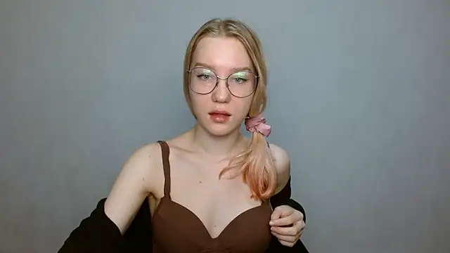 Snapshot of cindi_hot chatting on 01.25.25 cindi hot online show from 01.25.25